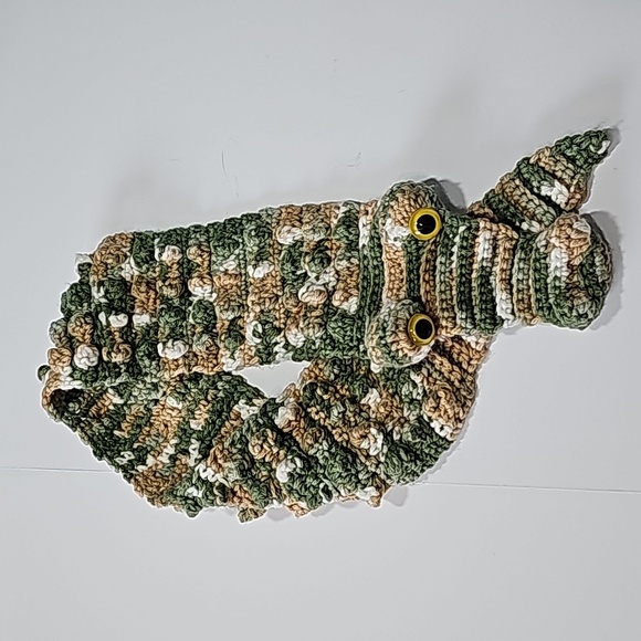 Hand Crochet Green/Tan Alligator Scarf - Picture 1 of 5